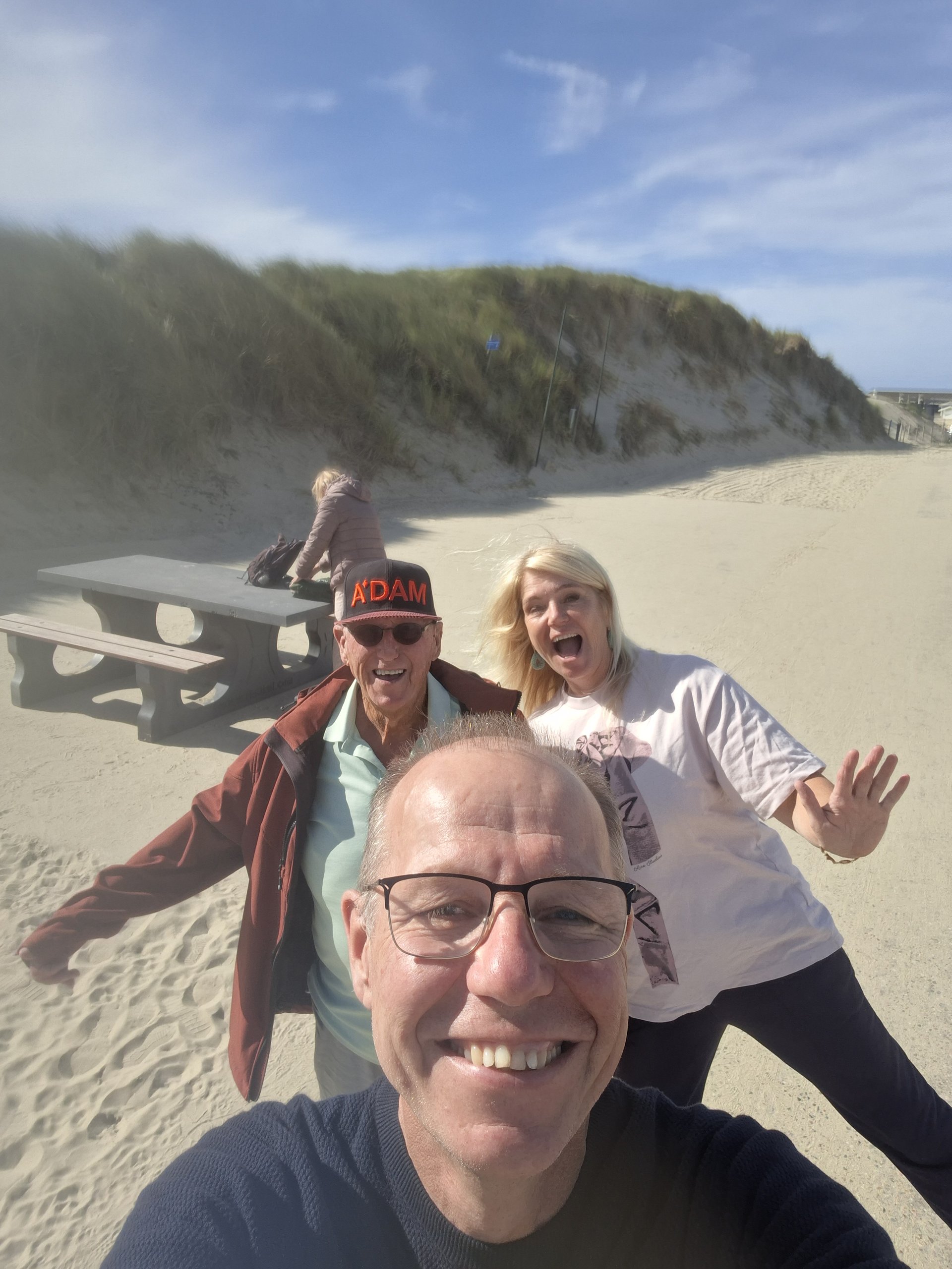 Selfie van team Gelderen bij De strandtent van Monique