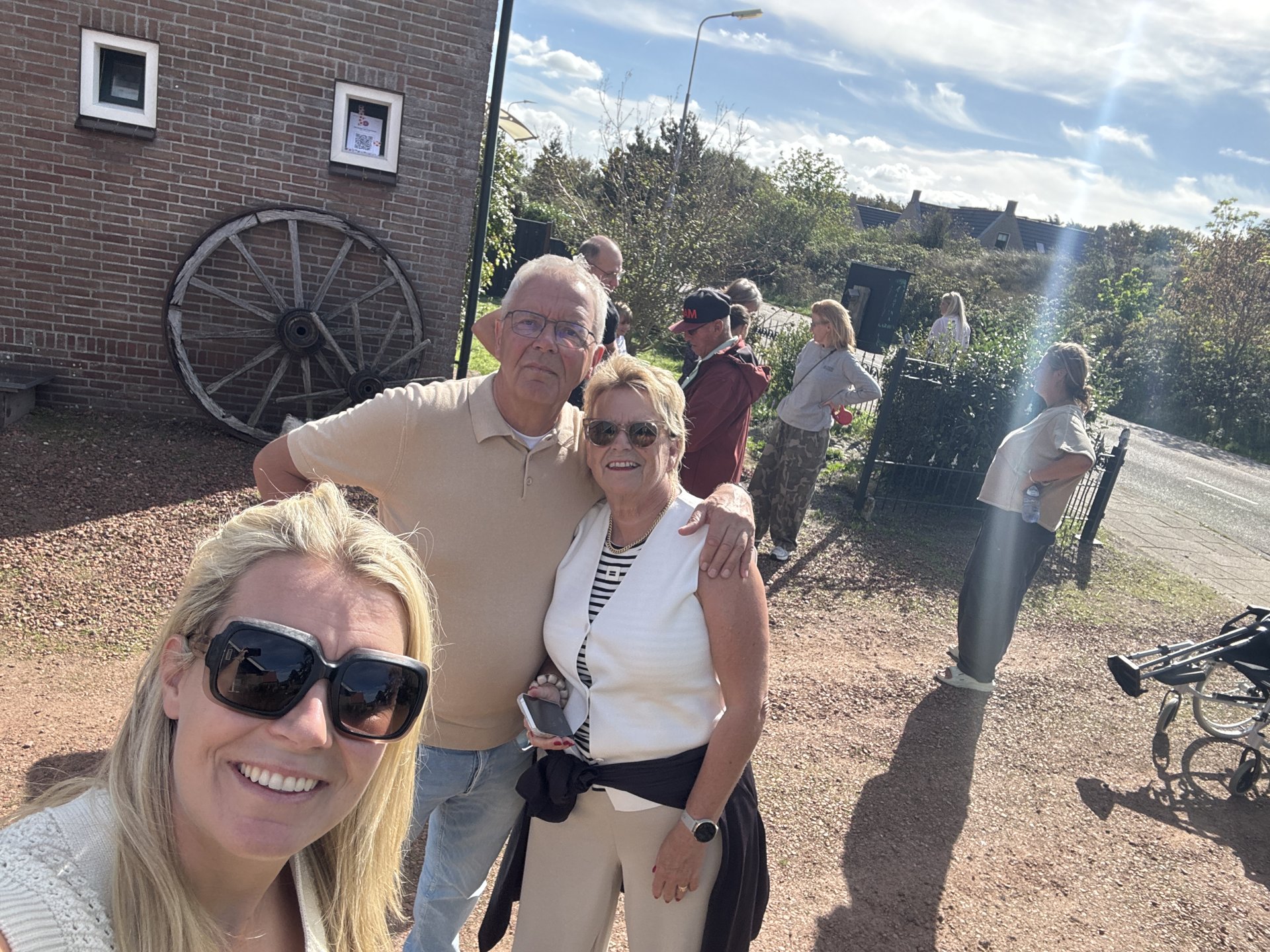 Selfie van team Winnend team bij Het huisje van ome Frans