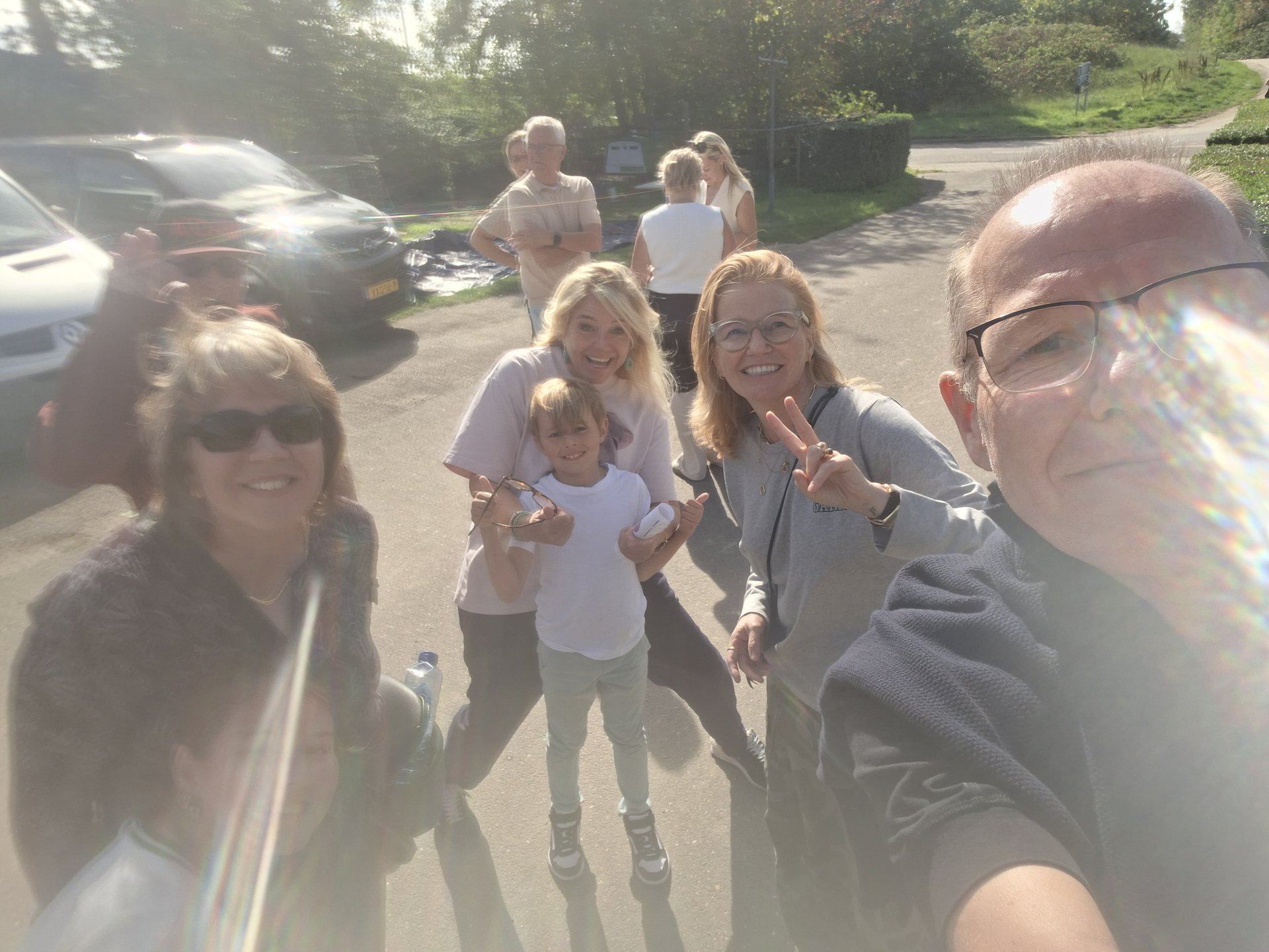 Selfie van team Gelderen bij Bij ome Sjaak