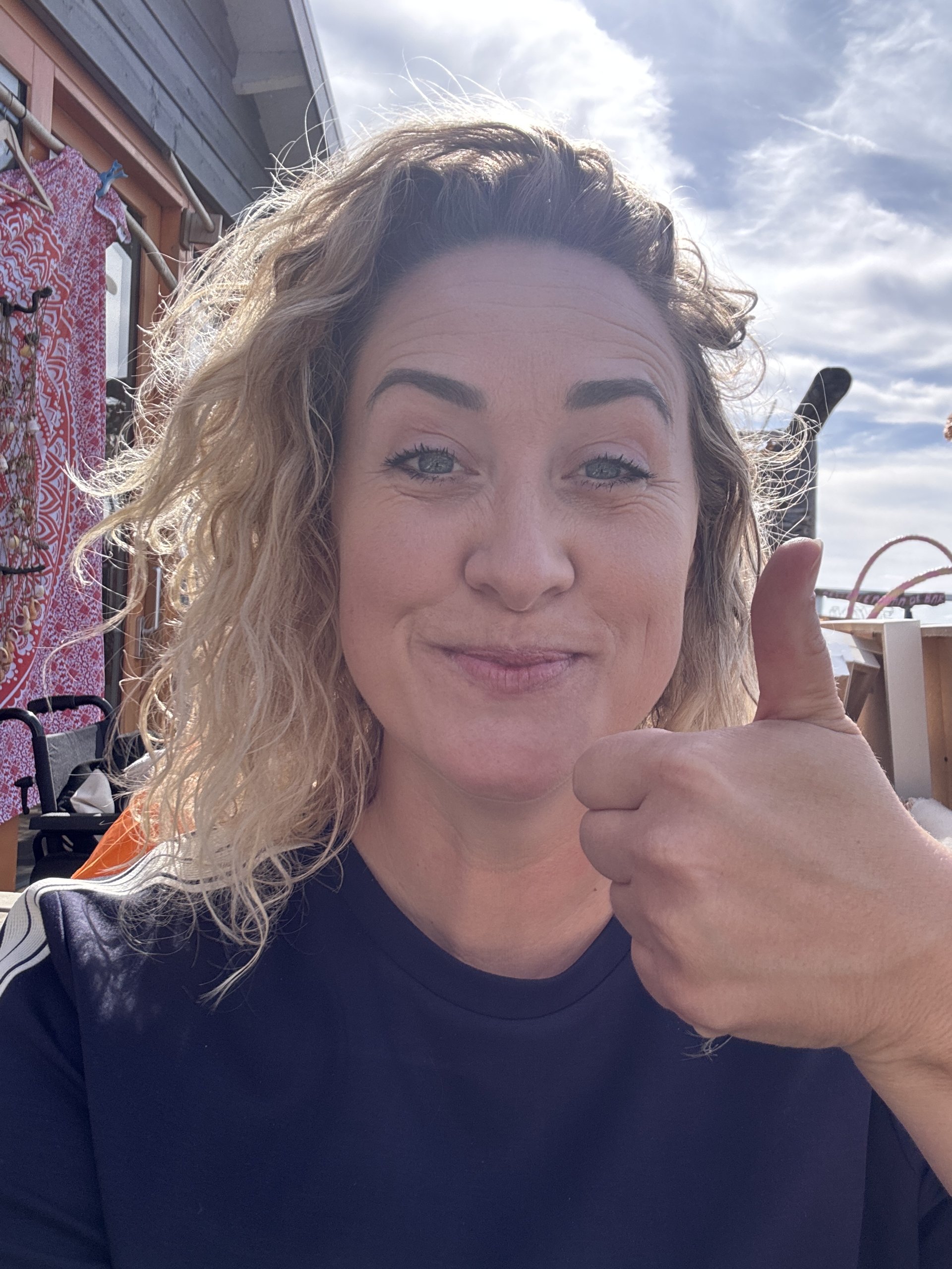 Selfie van team Eline bij De strandtent van Monique