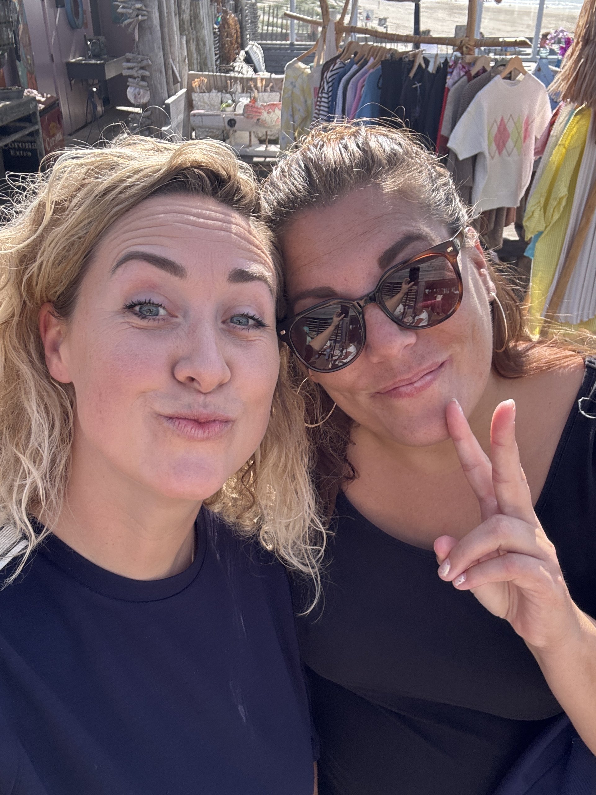 Selfie van team Eline bij Bij ome Sjaak